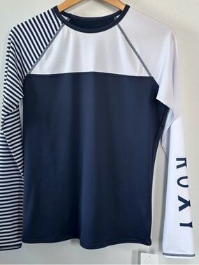 Roxy NWT Navy & White Long Sleeve Rash Guard size Medium